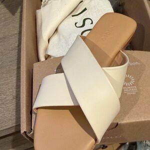 Nisolo Catalina Women’s Slip-On Cross Band Sandals — Cream